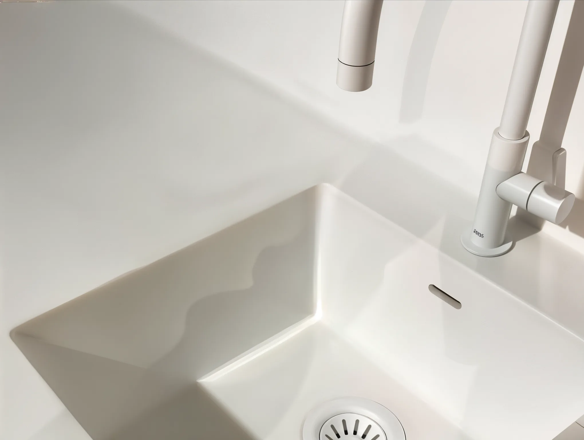 Enciemra de cocina blanca