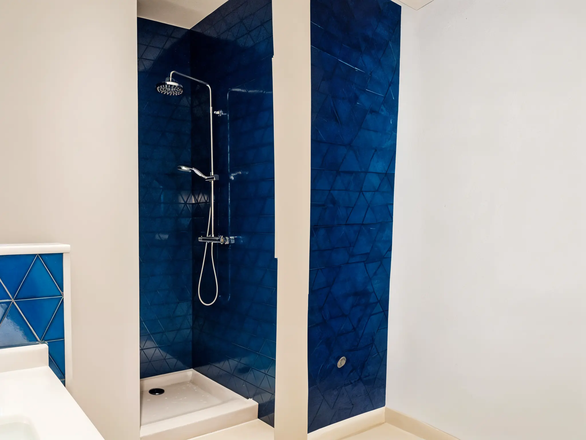 Baño pequeño con ducha moderna