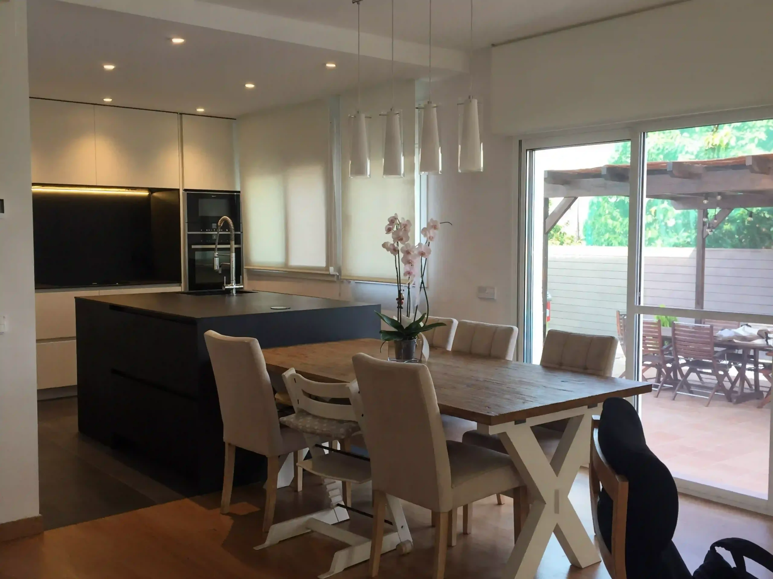 cocina-con-grandes-ventanales